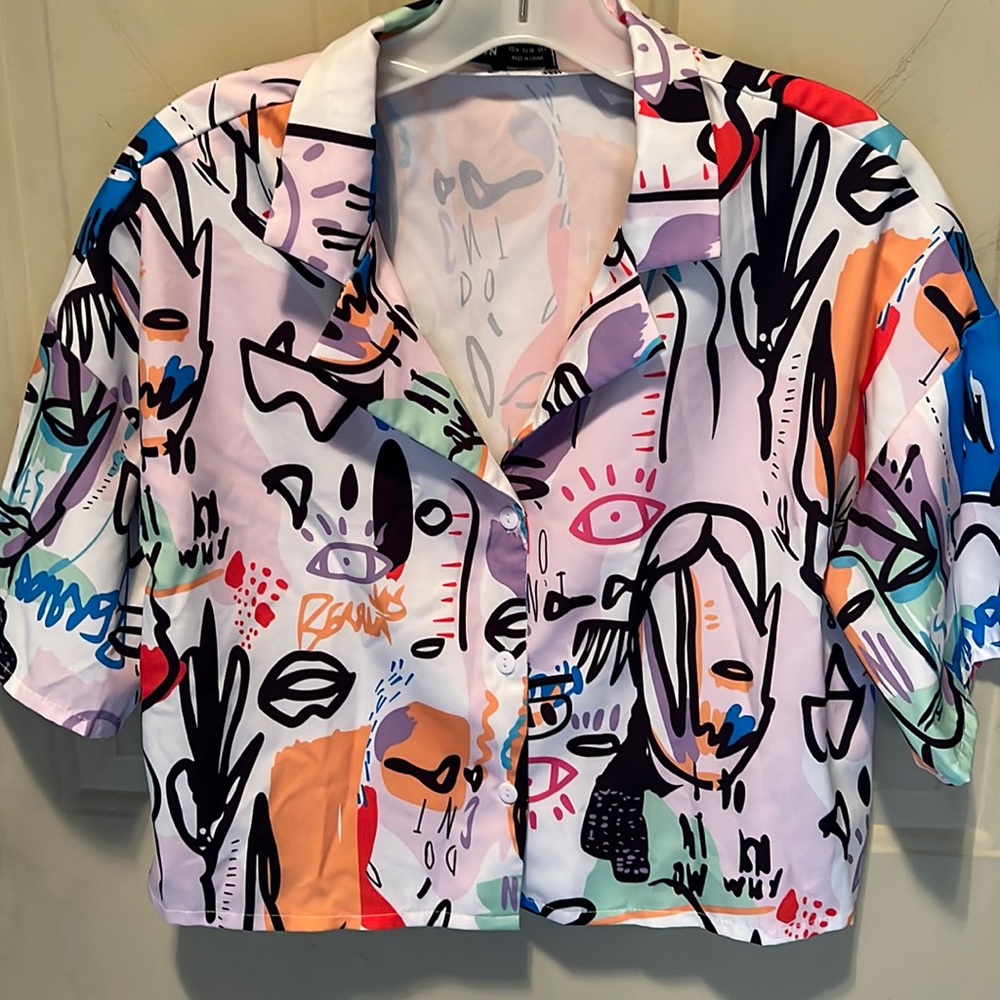 SHEIN short sleeve crop top with multi-colored grafitti-type art. Very cool!